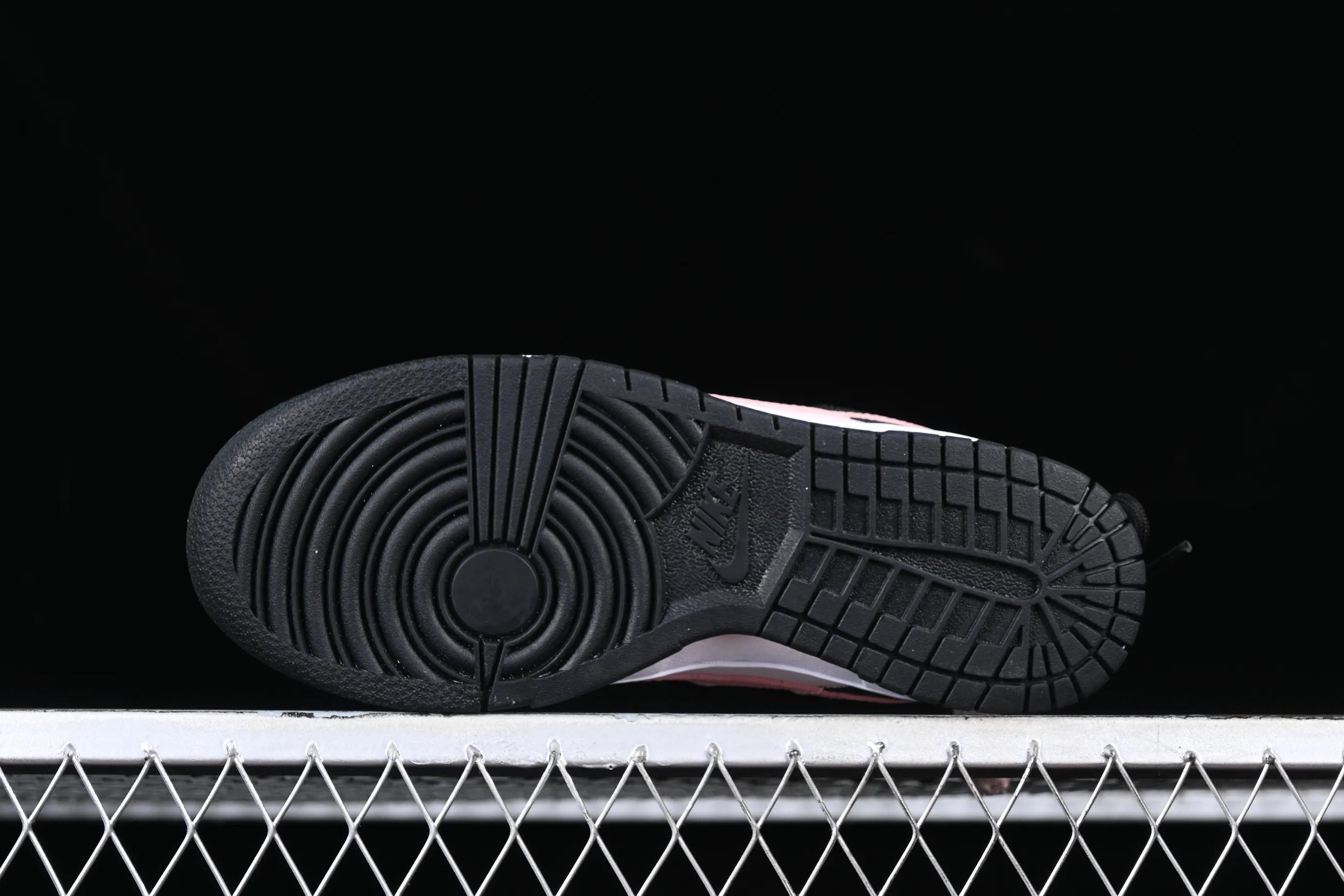 All Categories Nk SB Dunk Series Nk SB Dunk Low Low-top Sneakers Nk Dunk Low Tokyo Raspberry Black Pink Customized Deconstructed Strap Casual Sneakers CW1590-100